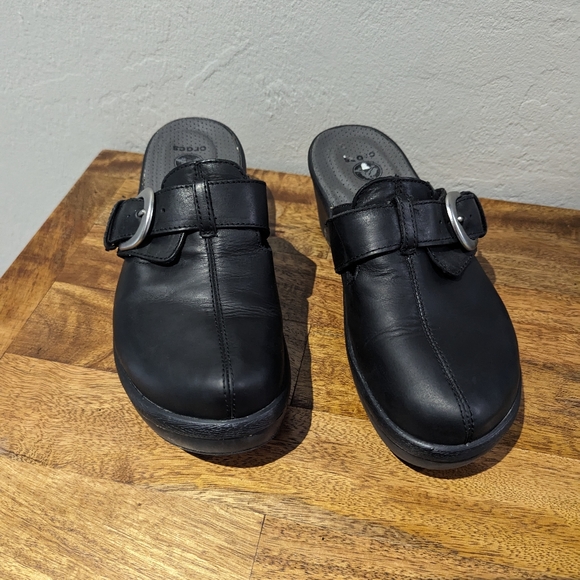 Crocs Women’s Sarah Clogs Black - Picture 2 of 6